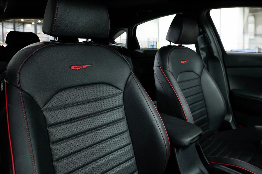Интерьер Kia Forte5 GT (BD) 2019 года  (CA) (фото 2 из 7)